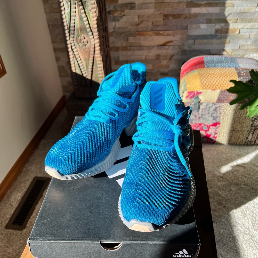 NEW!! Adidas Alphabounce Instinct tennis shoe